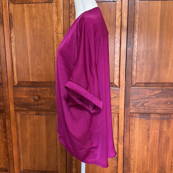 Lizzie’s Boutique Purple Crisscross VNeck with Dropped Sleeve/Rolled Hem Large - Picture 3 of 8